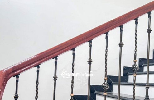 Mình cho thuê nhà đẹp, căn góc, Nguyễn Thị Định, 92m2x 4T vỉa hè 30 Tr